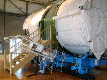 Spacelab-Experimentsegment von hinten-links