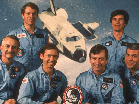 Bild der STS-9-Crew mit Ulf Merbold (r.h.)