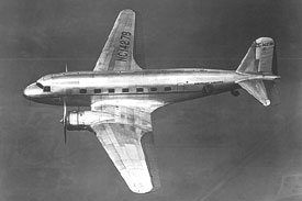 Bild einer DC-2 im Flug