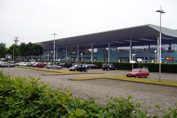 Außenaufnahme des Terminalgebäudes