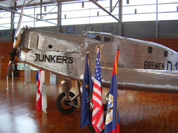 Junkers W 33 von vorn-links