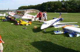 Sportflugzeug D-EDRY und Großmodellbauflugzeug