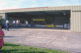 Hangar mit VdPM-Ausstellung