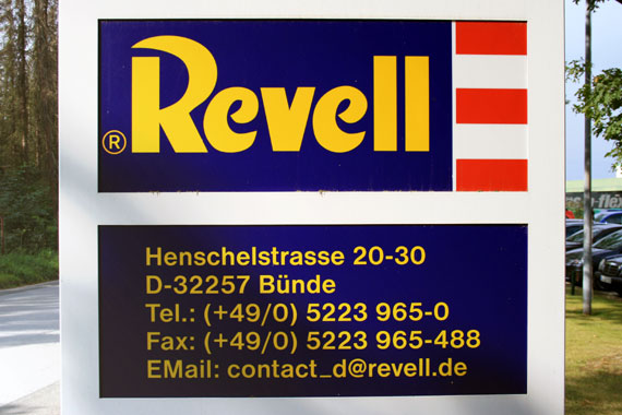 Revell-Firmenschild