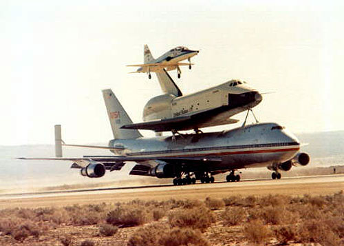 Bild der SCA/OV-101-Kombination auf der Runway