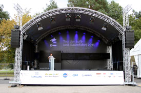 Bild von der zentralen Veranstaltungsbühne